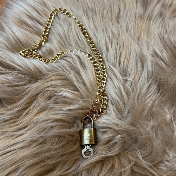 🧡Gold Chain Necklace with LV Lock Pendant 307 - Picture 6 of 14